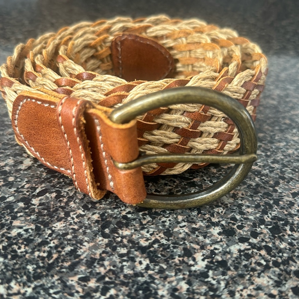 Eddie Bauers women’s belt